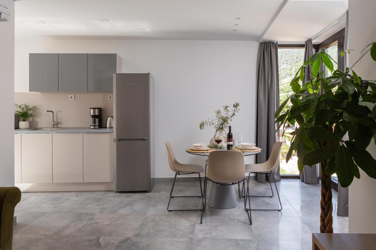 Residence The One - New Комижа Екстер'єр фото