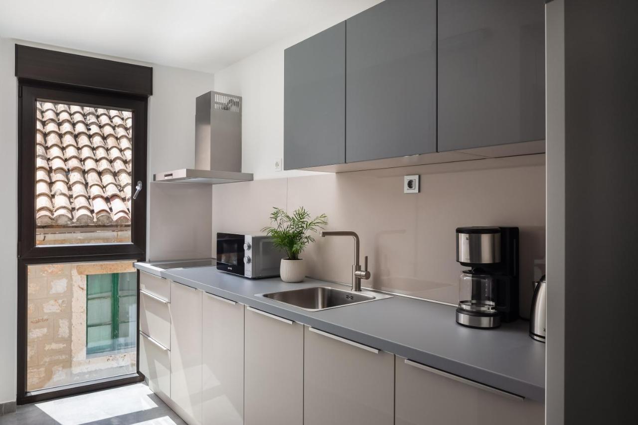 Residence The One - New Комижа Екстер'єр фото