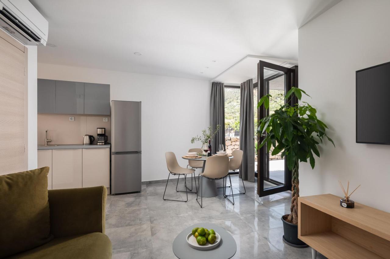 Residence The One - New Комижа Екстер'єр фото