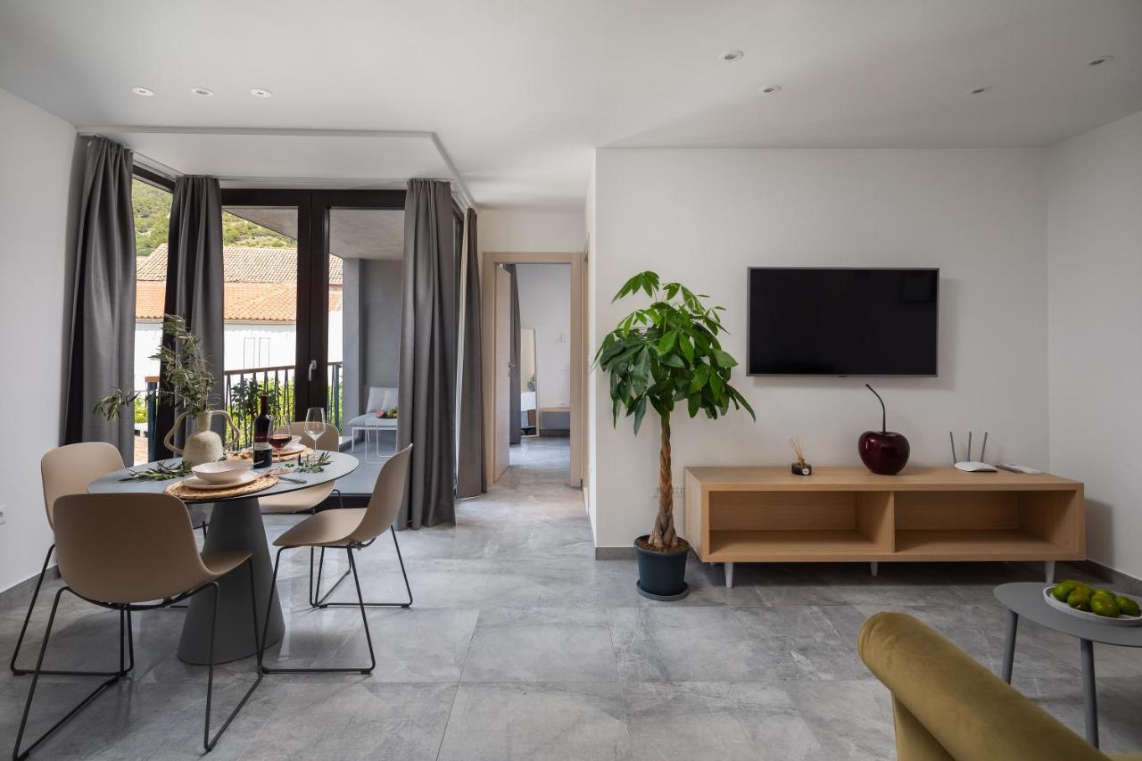 Residence The One - New Комижа Екстер'єр фото