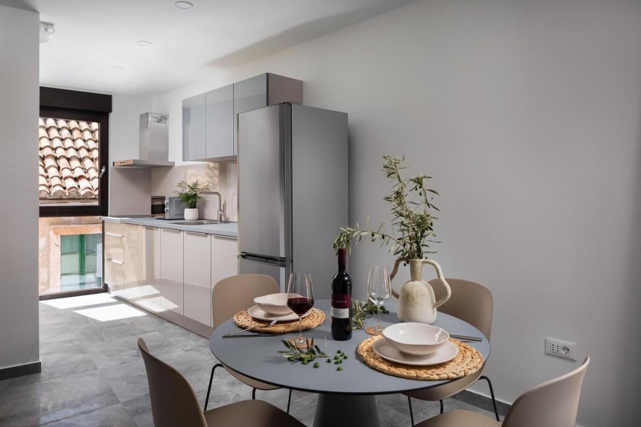 Residence The One - New Комижа Екстер'єр фото