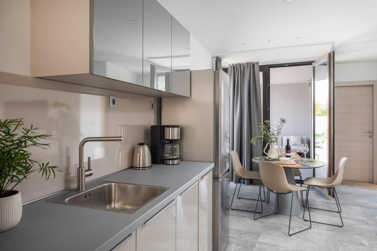 Residence The One - New Комижа Екстер'єр фото
