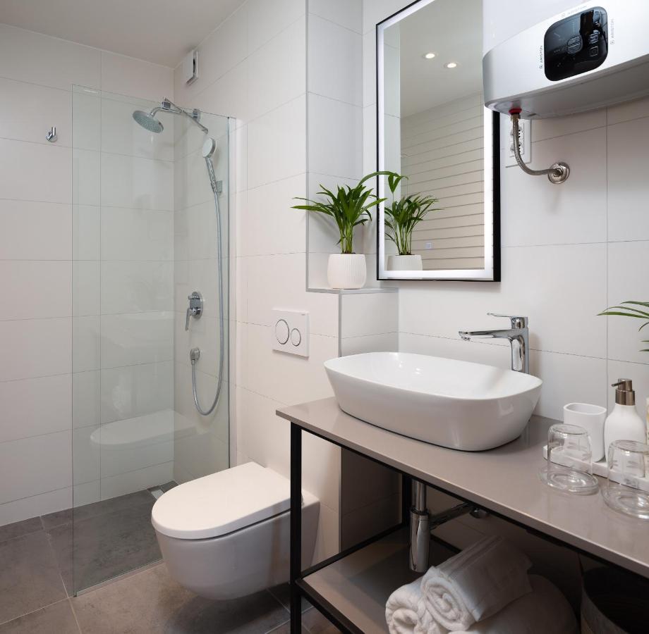 Residence The One - New Комижа Екстер'єр фото